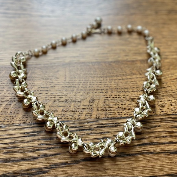 Vintage Signed Coro Necklace - Pearl & Gold w/ Leaf Design - Picture 3 of 7